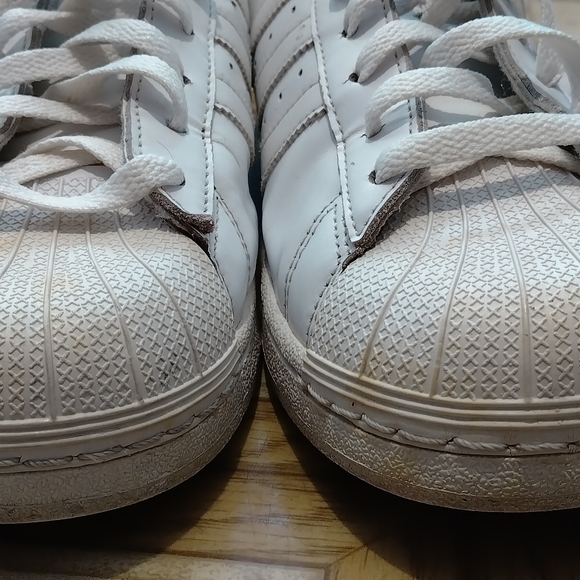 Athletic shoes - Picture 6 of 7